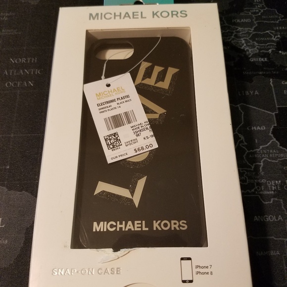 Michael Kors Snap-On case for iPhone 7 or iPhone 8 - Picture 1 of 2